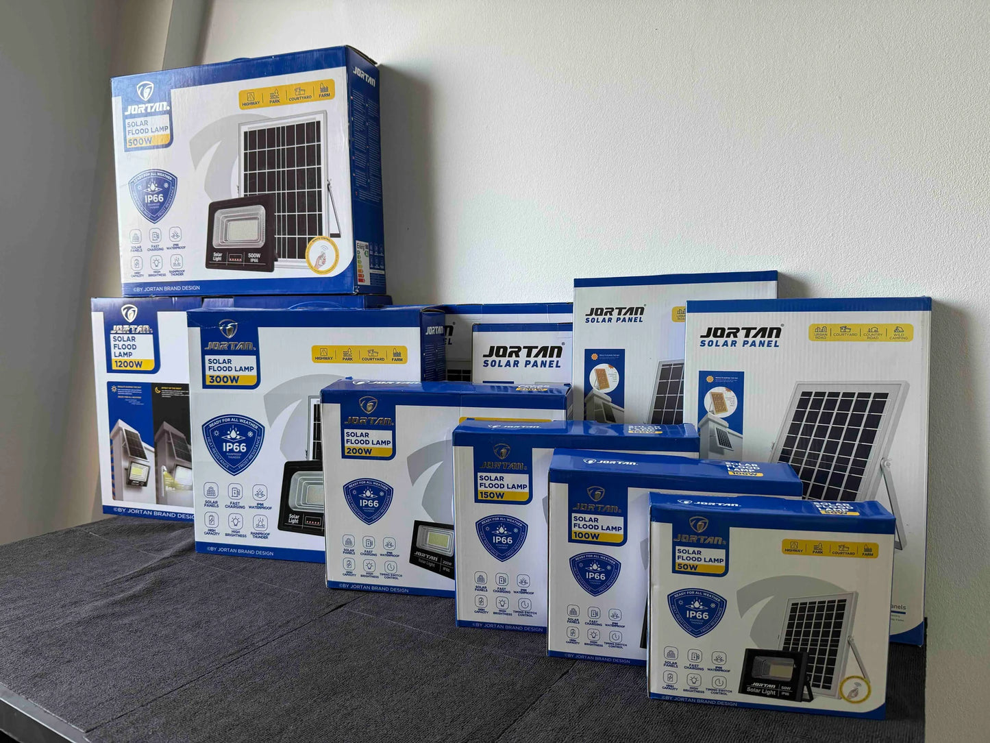 Proiector cu Panou Solar