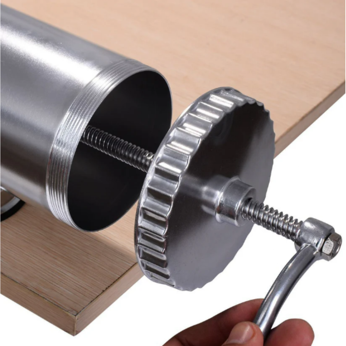 Mașină Manuală de Umplut Cârnați Craft-Tec MX133 – Aluminiu, 2,5 kg, Ventuză și 3 Pâlnii de 15, 19 și 22 mm