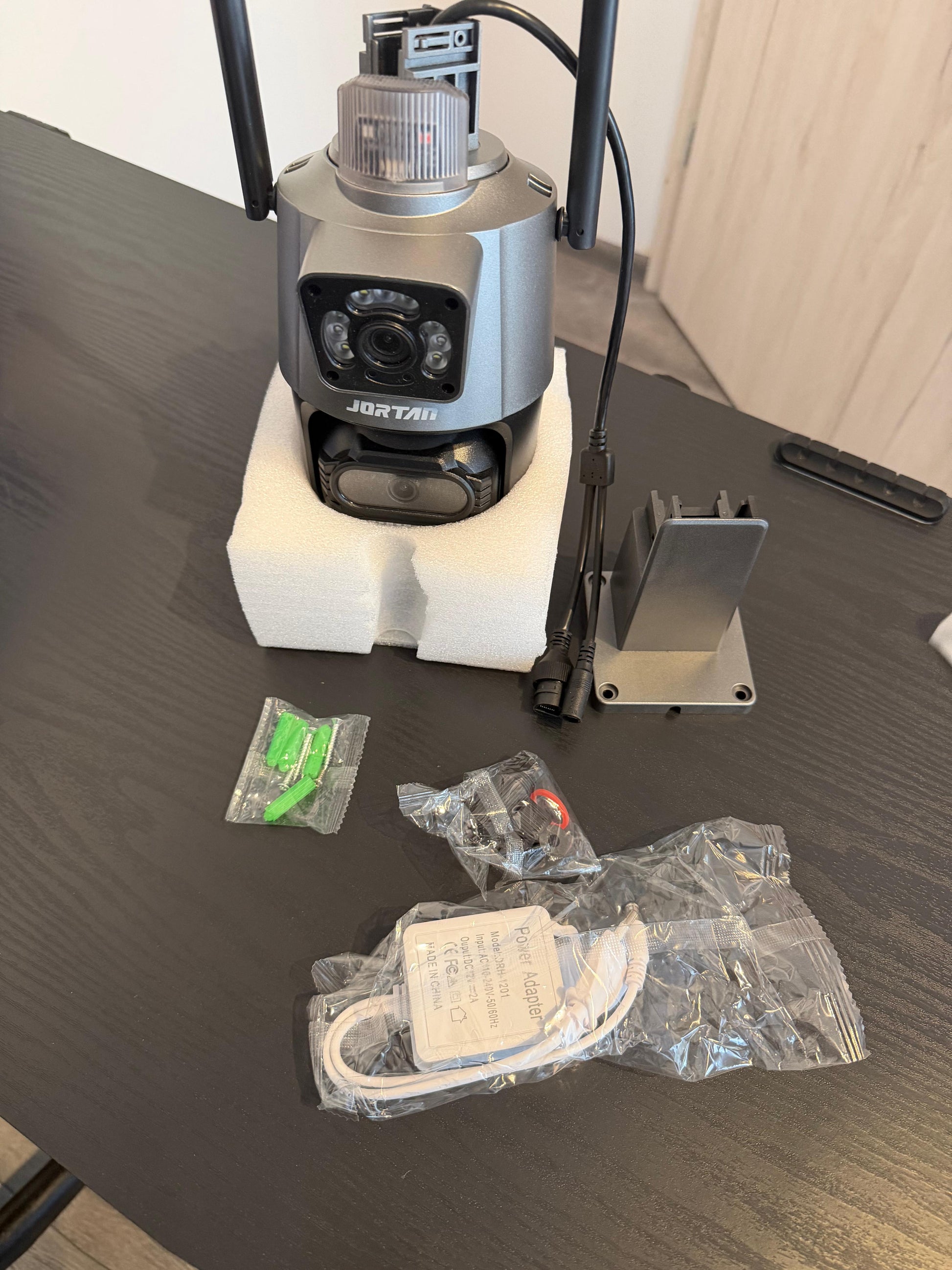 Cameră Supraveghere WiFi Exterior/Interior – HD, Night Vision, Alertă pe Telefon - SolPlant.ro