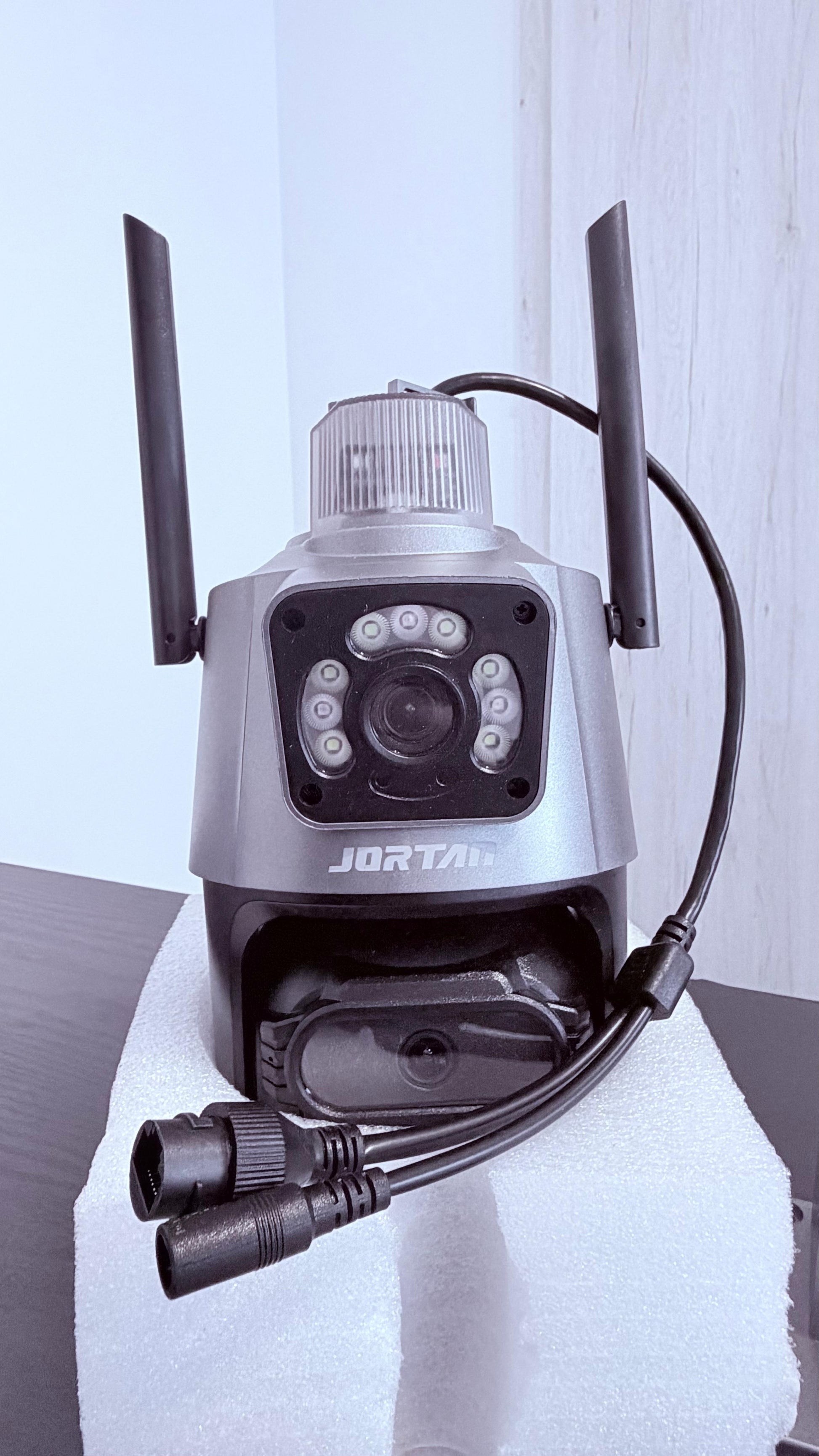 Cameră Supraveghere WiFi Exterior/Interior – HD, Night Vision, Alertă pe Telefon - SolPlant.ro